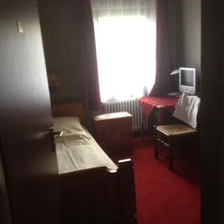 Hotel-Restaurant Hellmann Хостел *